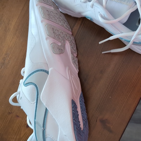 Women's Nike sneakers - Picture 2 of 4